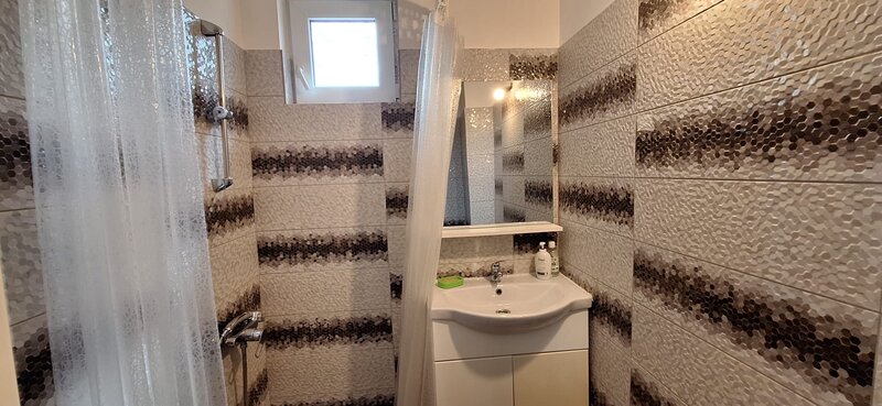 Drumul Taberei, vis a vis de Plaza, et. 1/10, cf. 1, 52 mp,