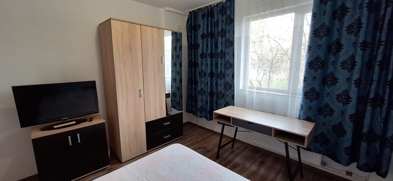 Drumul Taberei, vis a vis de Plaza, et. 1/10, cf. 1, 52 mp,