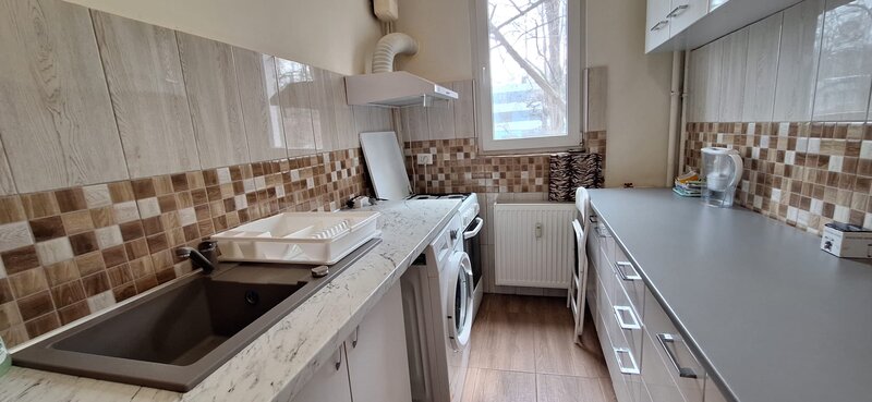 Drumul Taberei, vis a vis de Plaza, et. 1/10, cf. 1, 52 mp,